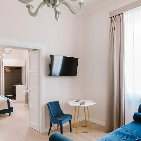 Rhea Silvia Luxury Navona בית הארחה