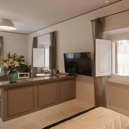 בית הארחה Rhea Silvia Luxury Navona 4*