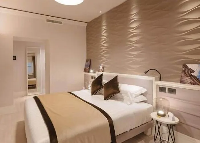 Rhea Silvia Luxury Navona Πανσιόν 4*