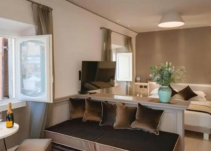 Rhea Silvia Luxury Navona Πανσιόν