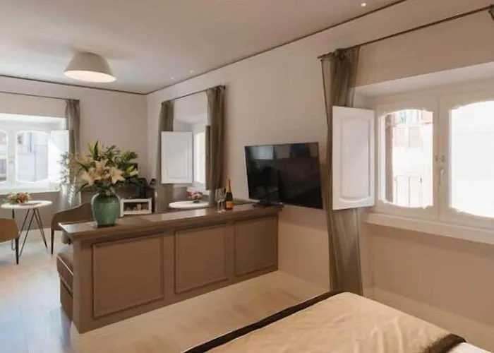 Πανσιόν Rhea Silvia Luxury Navona 4*