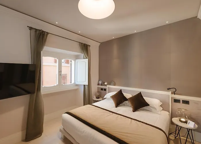 Rhea Silvia Luxury Navona